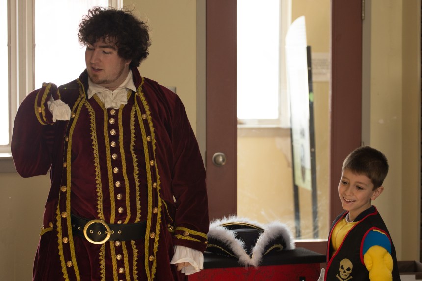 Toronto's Funny Pirate Magician