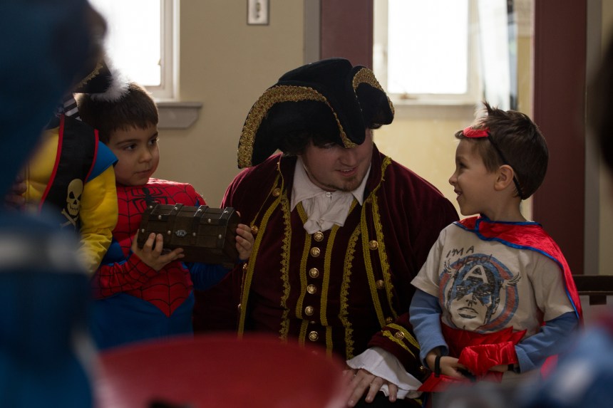 Toronto's Funny Pirate Magician!